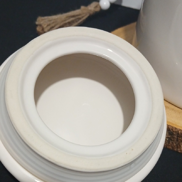 Rae Dunn x F•R•I•E•N•D•S Cream Coffee Canister with Green Lid - Picture 6 of 9